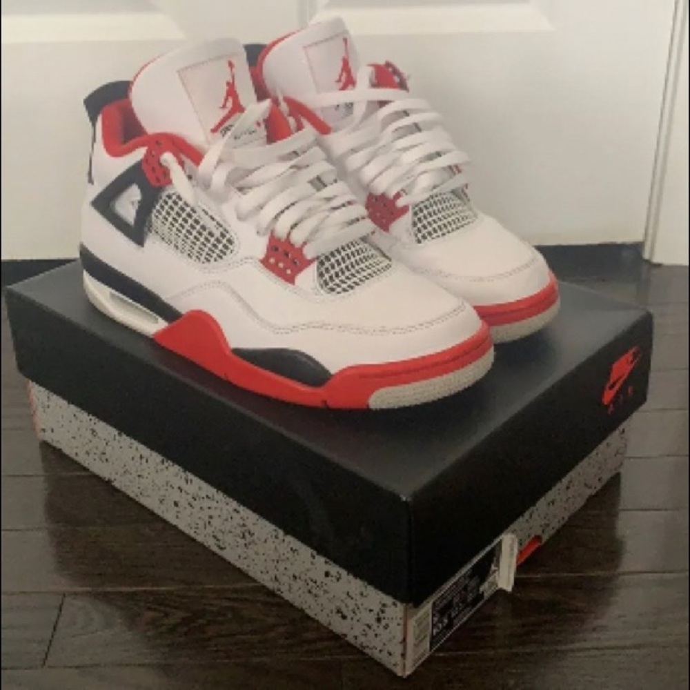 Jordan 4 fire red